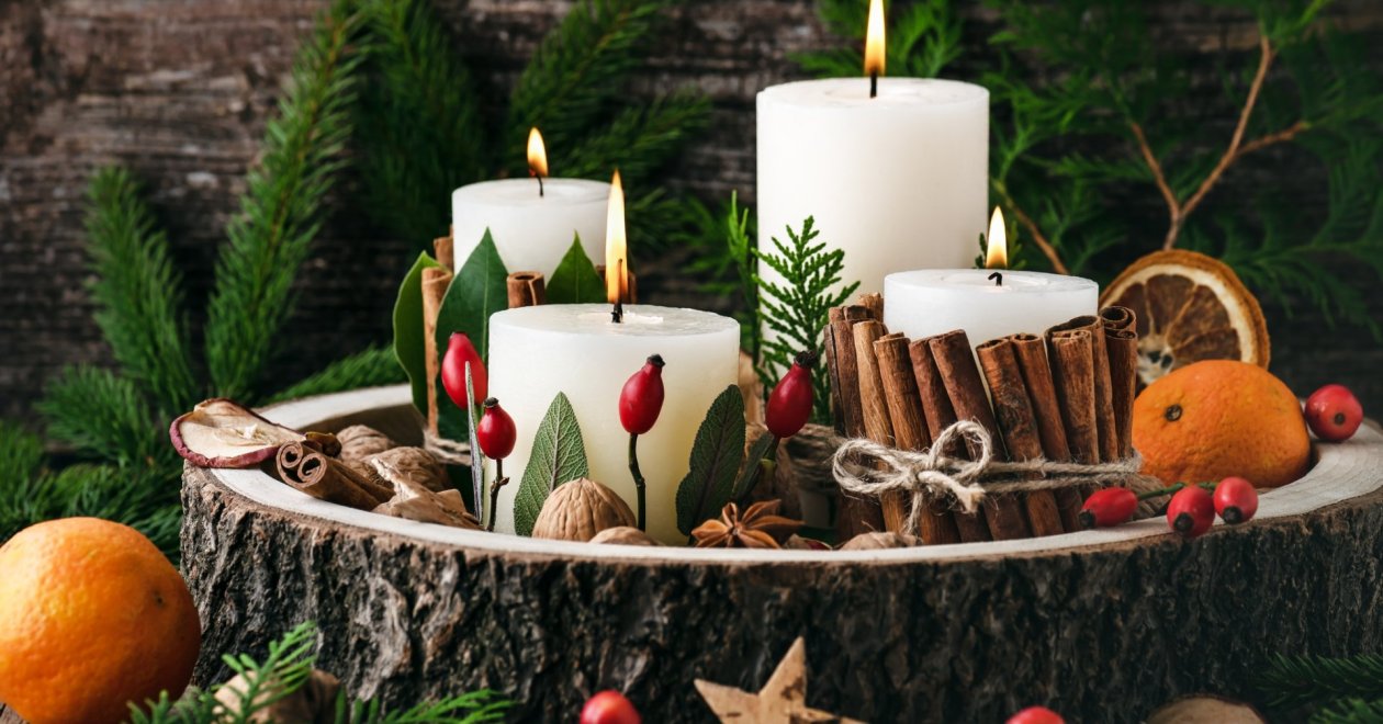 Meseszép adventi koszorú házilag kerti növényekből és termésekből