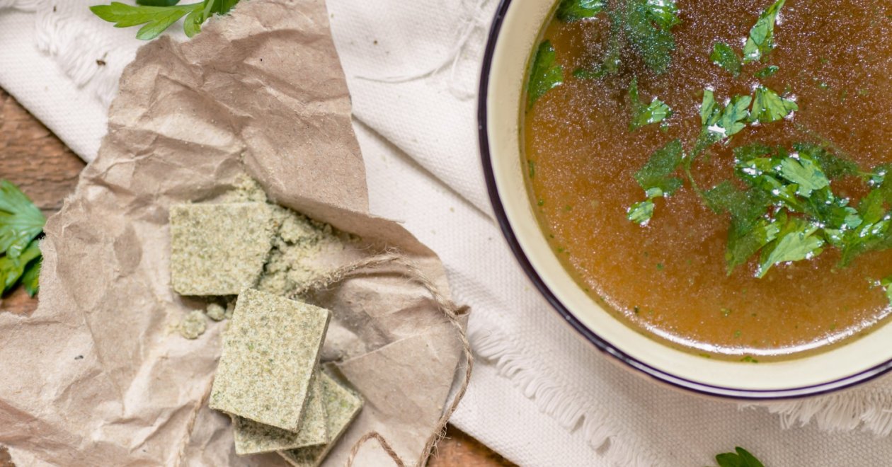 Készíts házi leveskockát és ételízesítőt – természetes, adalékmentes módon