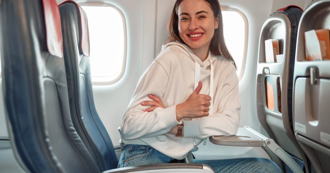 Így lehet az egész üléssor csak a tiéd a repülőn – repülős trükk, amit ki kell próbálnod!