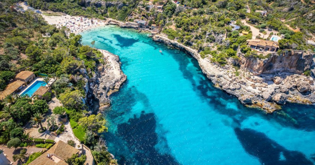 Mallorca legszebb strandjai – napfény, türkiz víz és eldugott öblök egy cikkben