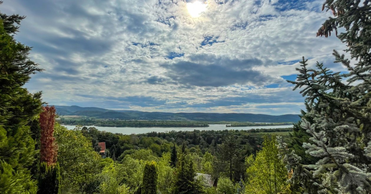 A 7 legszebb tavaszi túraútvonal a Dunakanyarban 2025-ben