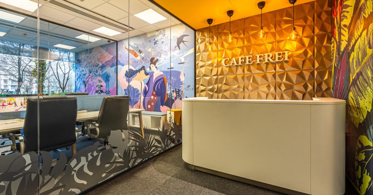 Our reference: the central office's glass partition walls of Cafe Frei 
