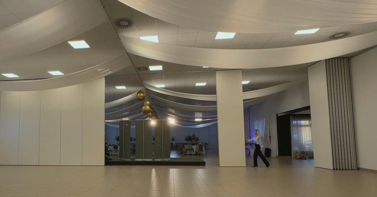 Referenciánk: Az Aero Hotel & Étterem mobilfala ► Videóval