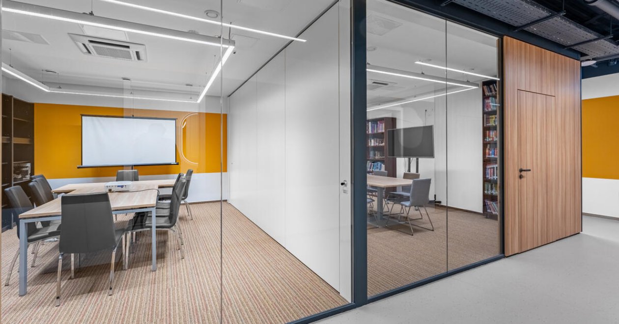 Our reference: the mobile wall and glass partition walls of Libri Könyvkereskedelmi Kft.'s office ► with video 