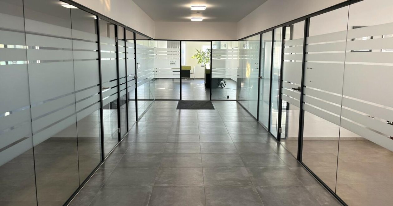 Referenciánk: a Green Plan Energy Kft. központi irodaházának üvegfalai