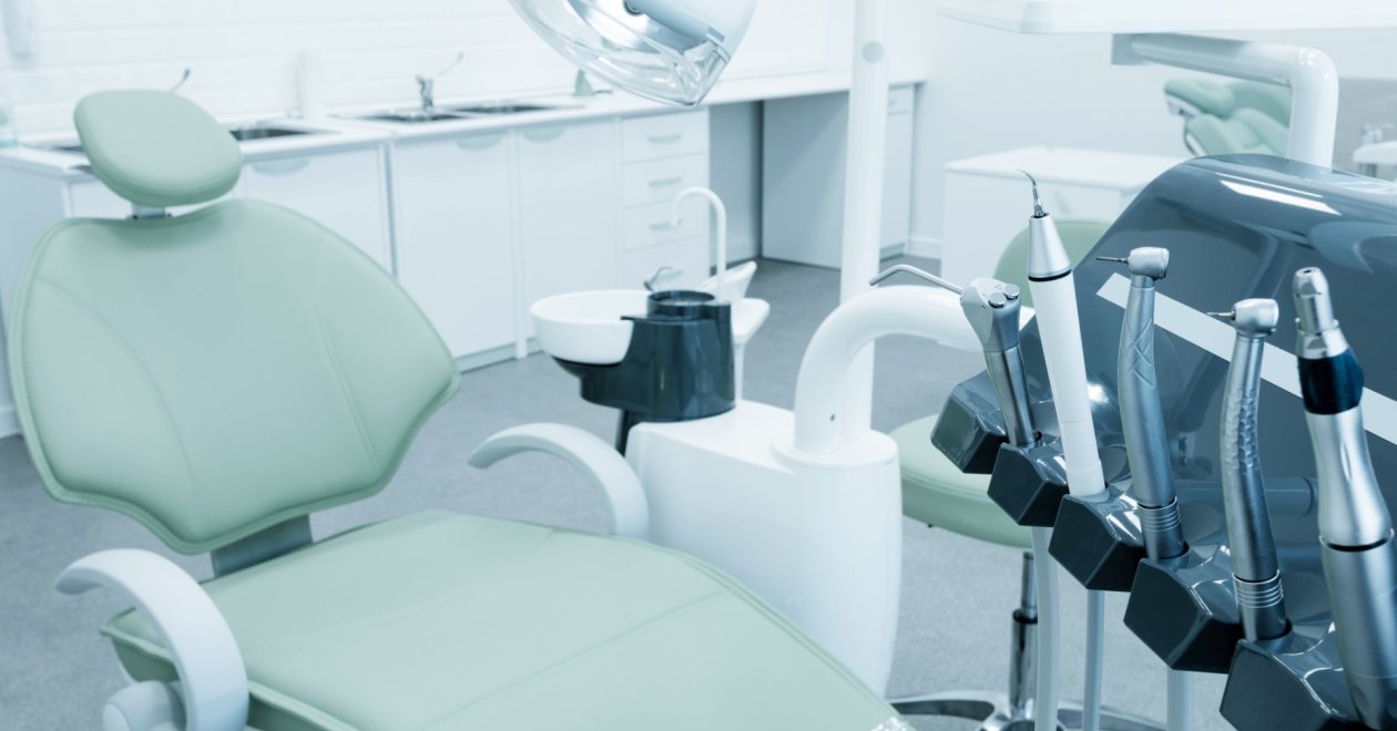 Piros, sárga, zöld...? A fogorvosokat érintő matrica-dilemma kiéleződni látszik!