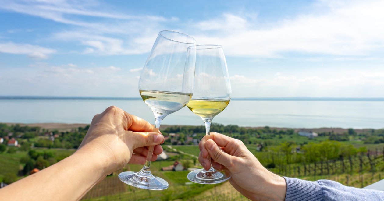 Még javában zajlik a Balatonfüredi Borhetek - Szeptember 1-ig rengeteg bort kóstolhatunk!