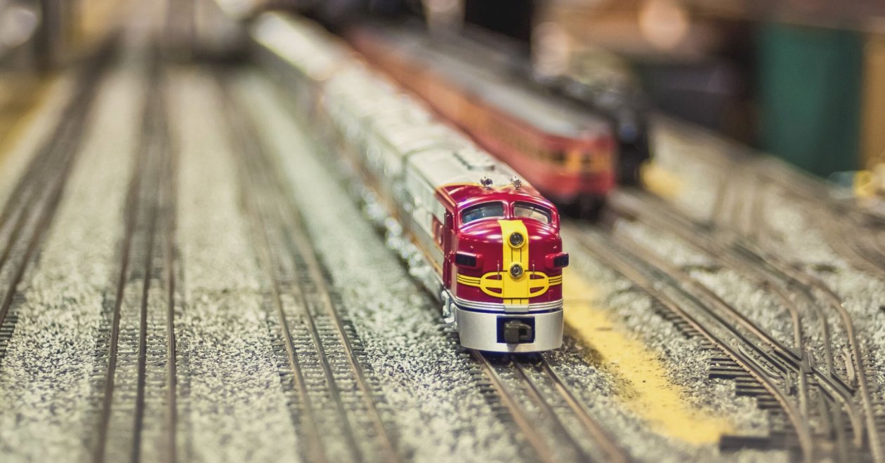 Lokomotív csapatépítő program Balatonfüreden – vasúttervező társasjátékkal