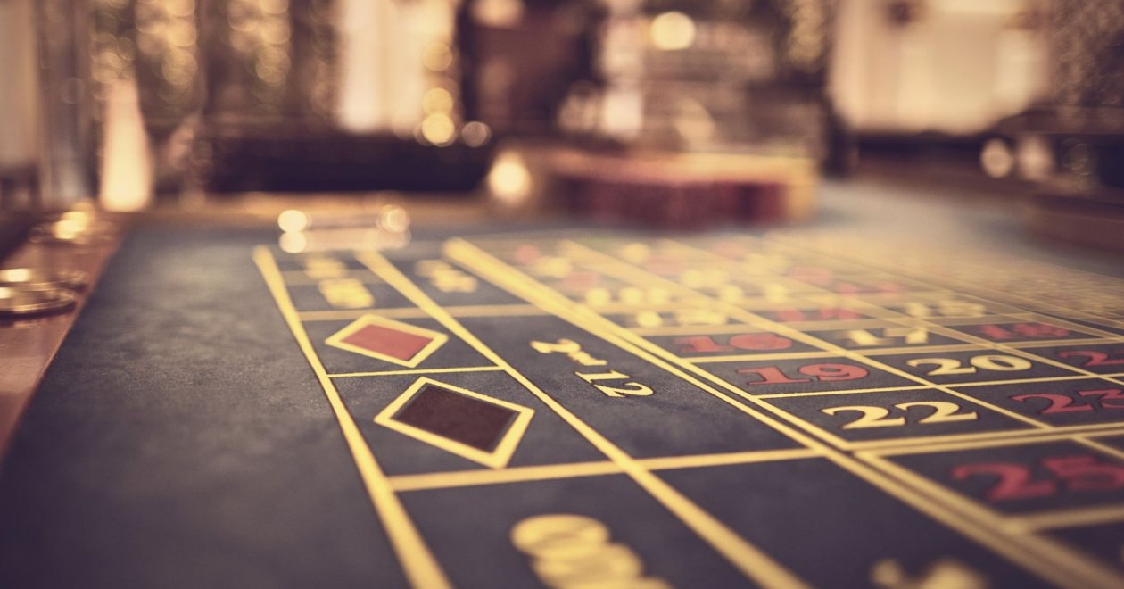 Izgalmas csapatépítő program Balatonfüreden - látványos gengszter élményvilággal