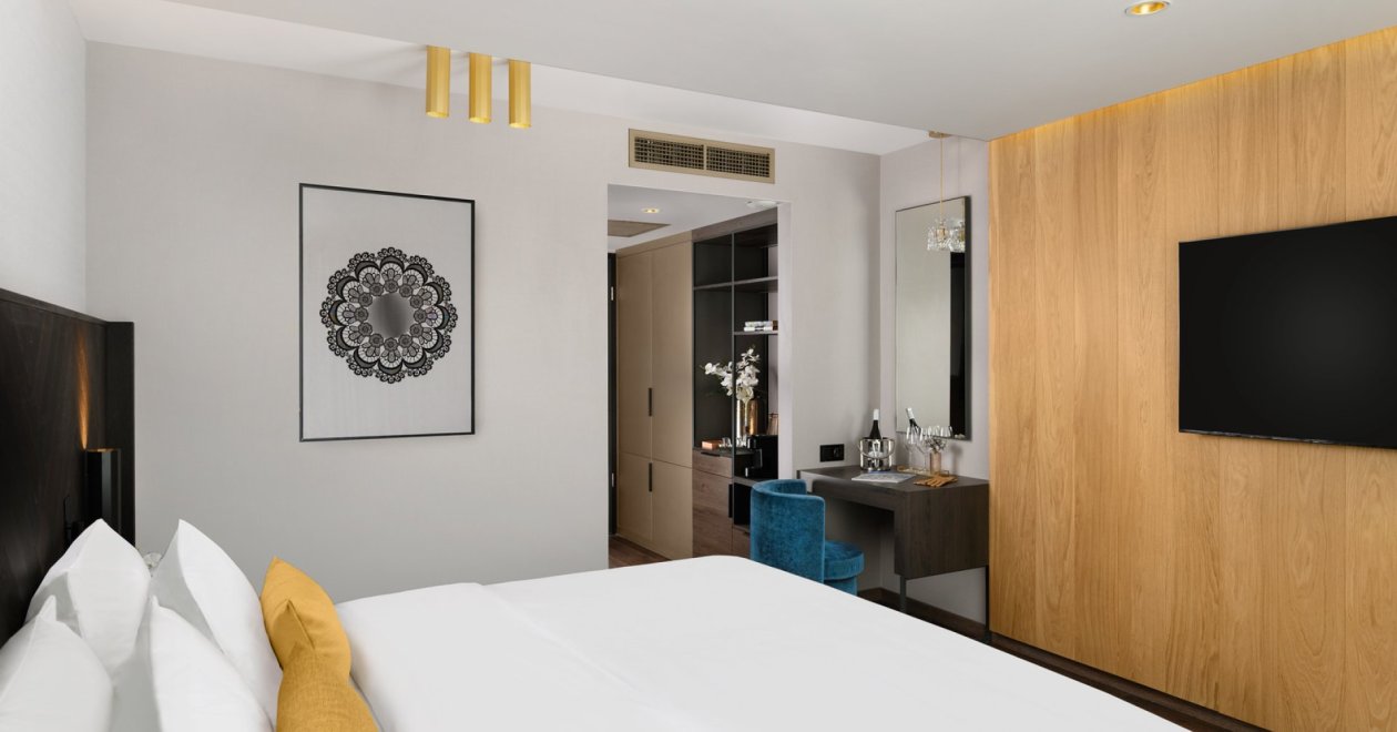 Classic room with parking view