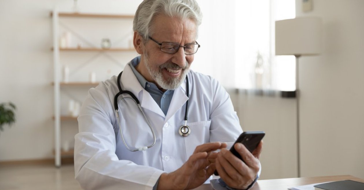 Facebook orvosoknak: elég csak a közösségi média jelenlét?