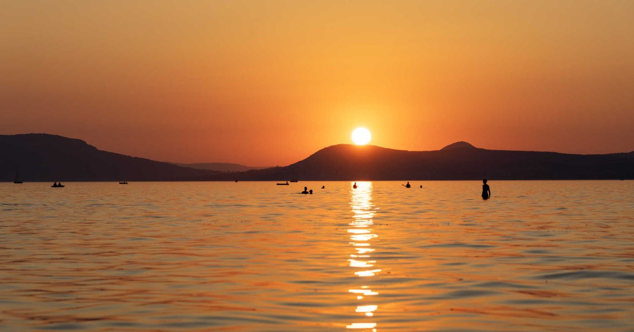 Jöhetnek az őszi romantikus hétvégék? Íme a legjobb helyek a Balatonnál. 