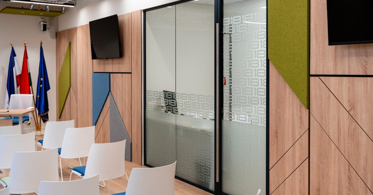 Our reference: the mobile and glass partition walls of the Municipality and Mayor's Office of XVIII.district Budapest