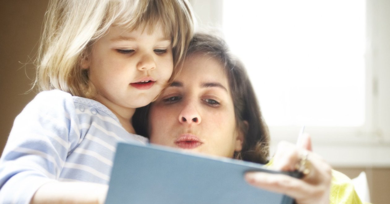 Olvass neki te is, hogy majd később is olvasson