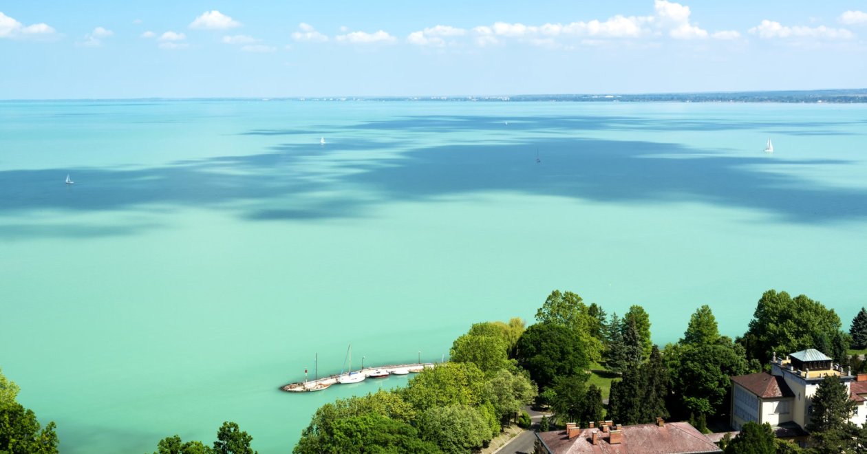 5 vízparti város Magyarországon, amit látnod kell idén