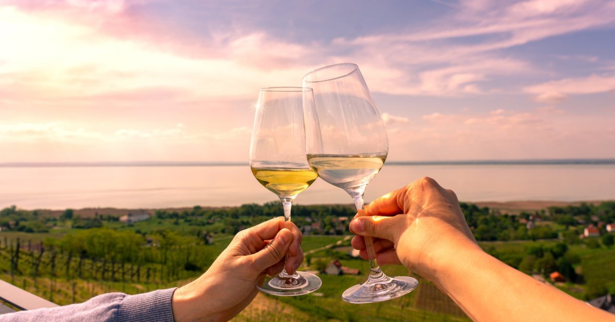 Borbarangolás a Balatonon – ismerd meg a borok gazdag világát
