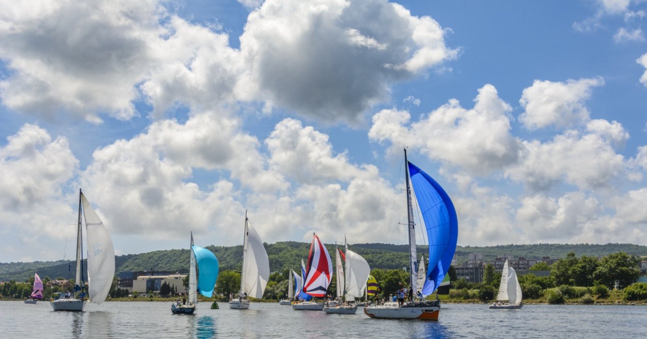 Áprilisban arattak a J/70-esek a Balatonon