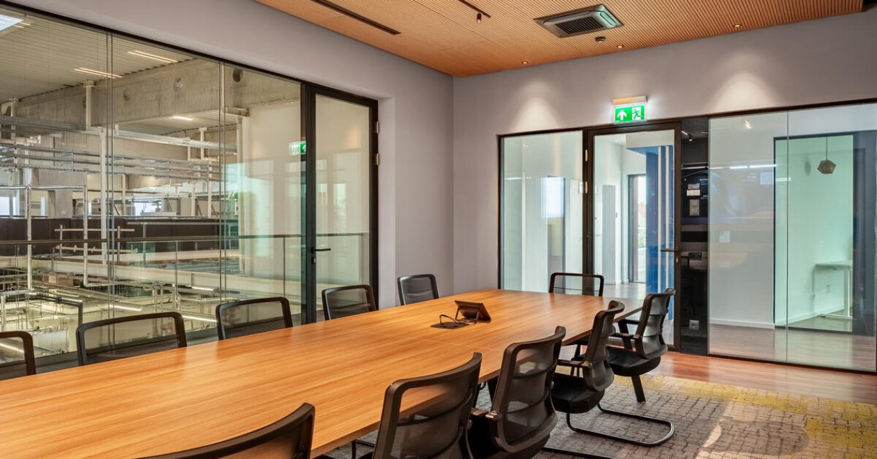 Our reference: the glass partition walls of Medi-Radiopharma Kft's new production plant