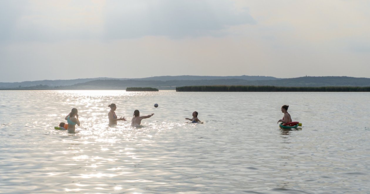 5 különleges tó Magyarországon, ahol strandolni is lehet