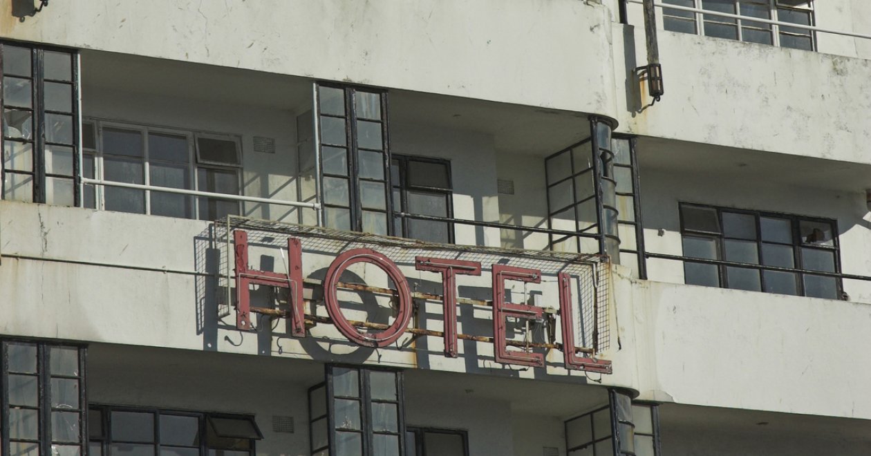 Hotelmentés válsághelyzetben: mikor kell szakértőt bevonni?