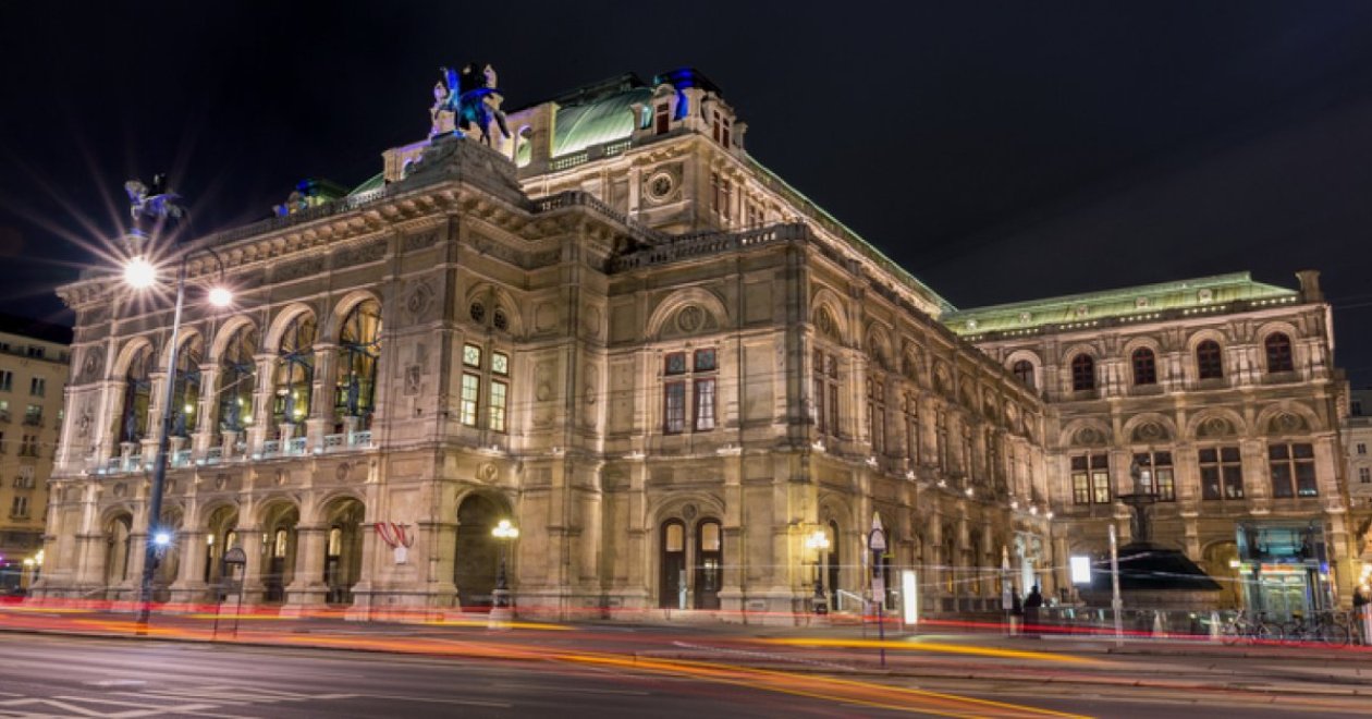 A spring evening near the Opera House